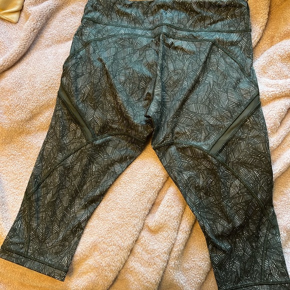LuLulemon Capris - Picture 2 of 4